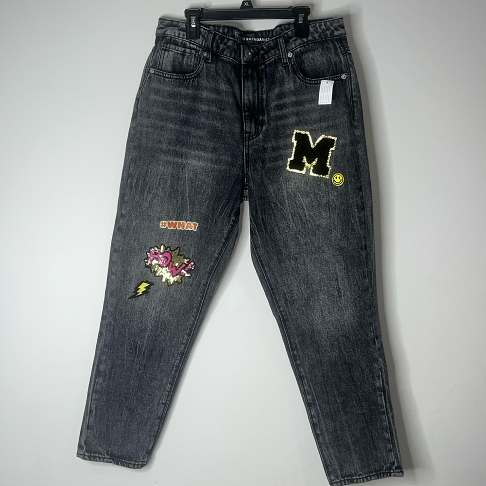 NWOT. No Boundaries jeans with design. Juniors sz 13.